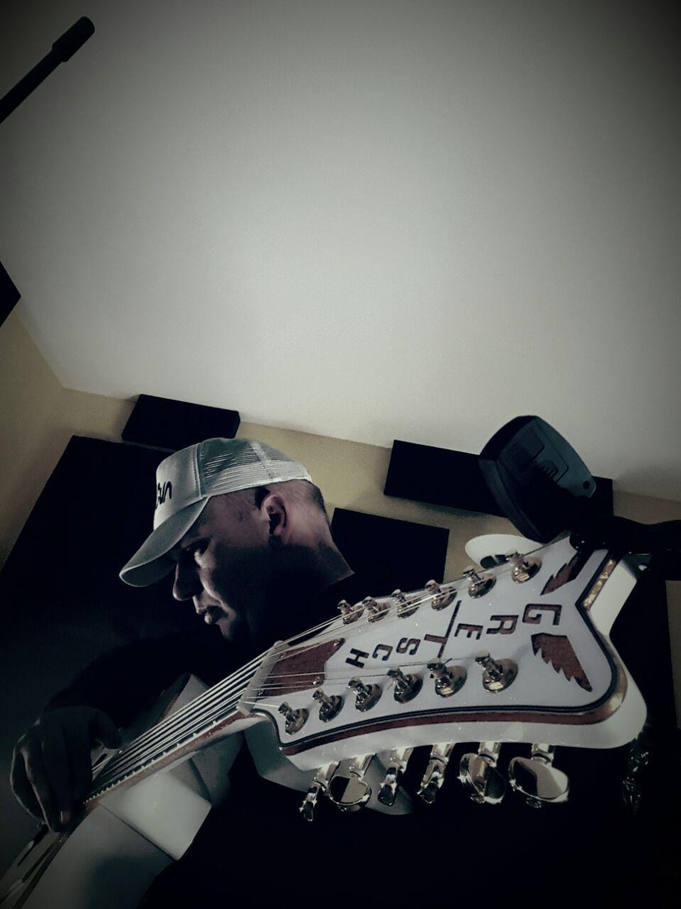 Robert, Gitarre